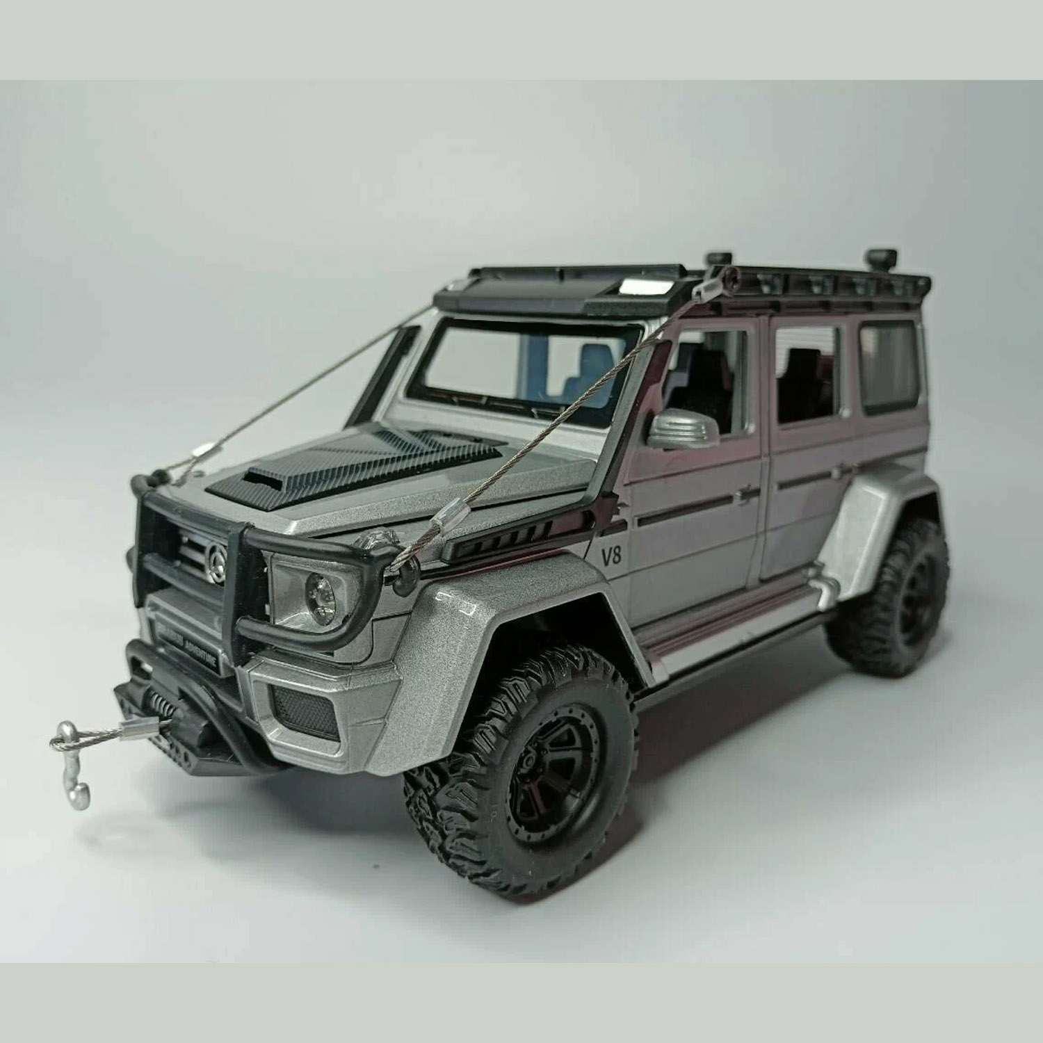 Машинка металлическая Mercedes-Benz Brabus с лебедкой 22см (цвет в ассортименте)